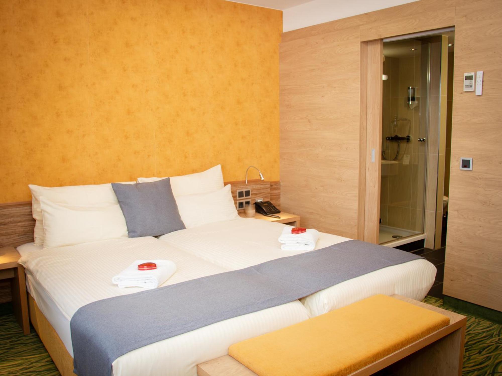 Hotel Bildungsblick Kirchseeon Екстер'єр фото