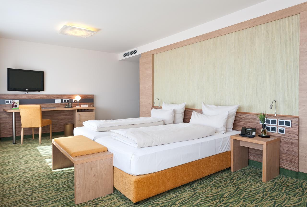 Hotel Bildungsblick Kirchseeon Екстер'єр фото