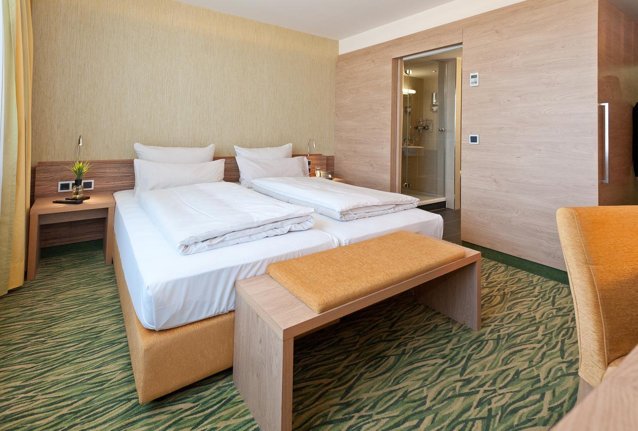 Hotel Bildungsblick Kirchseeon Екстер'єр фото